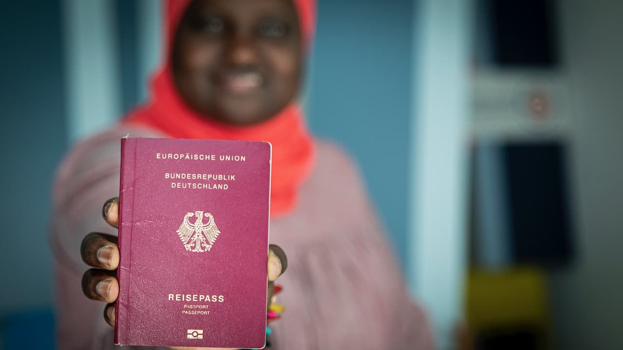 PoC Woman holding a German passport